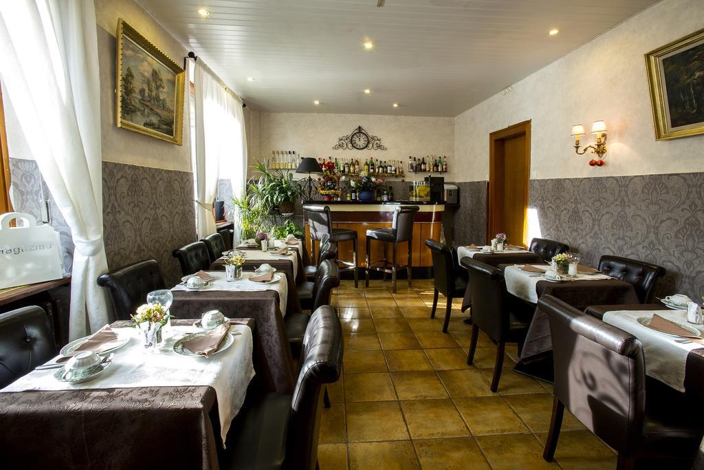 Logis Hotel Restaurant La Tete Des Faux Le Bonhomme Eksteriør billede